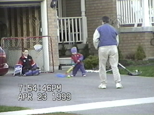 roadhockey.jpg (62158 bytes)
